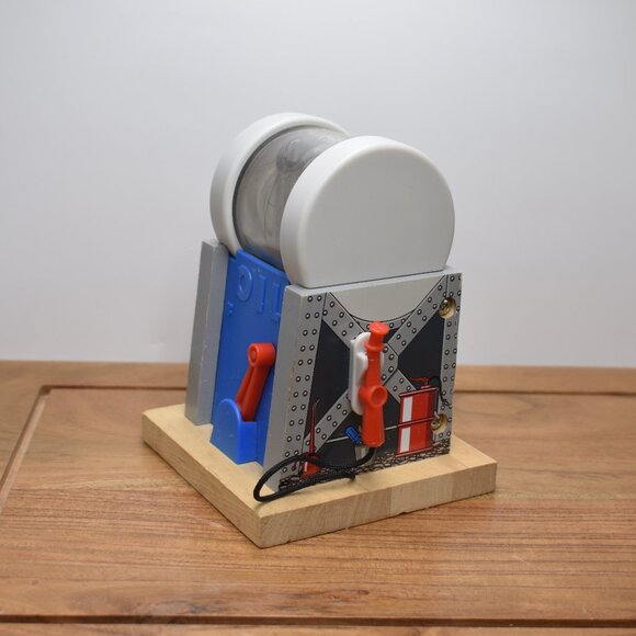 Sodor Oil Depot - Thomas & Friends Wooden Railway Engine Train Vintage 2005 - Picture 3 of 9